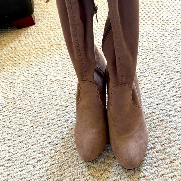 Knee high boots🤎 - Picture 2 of 3